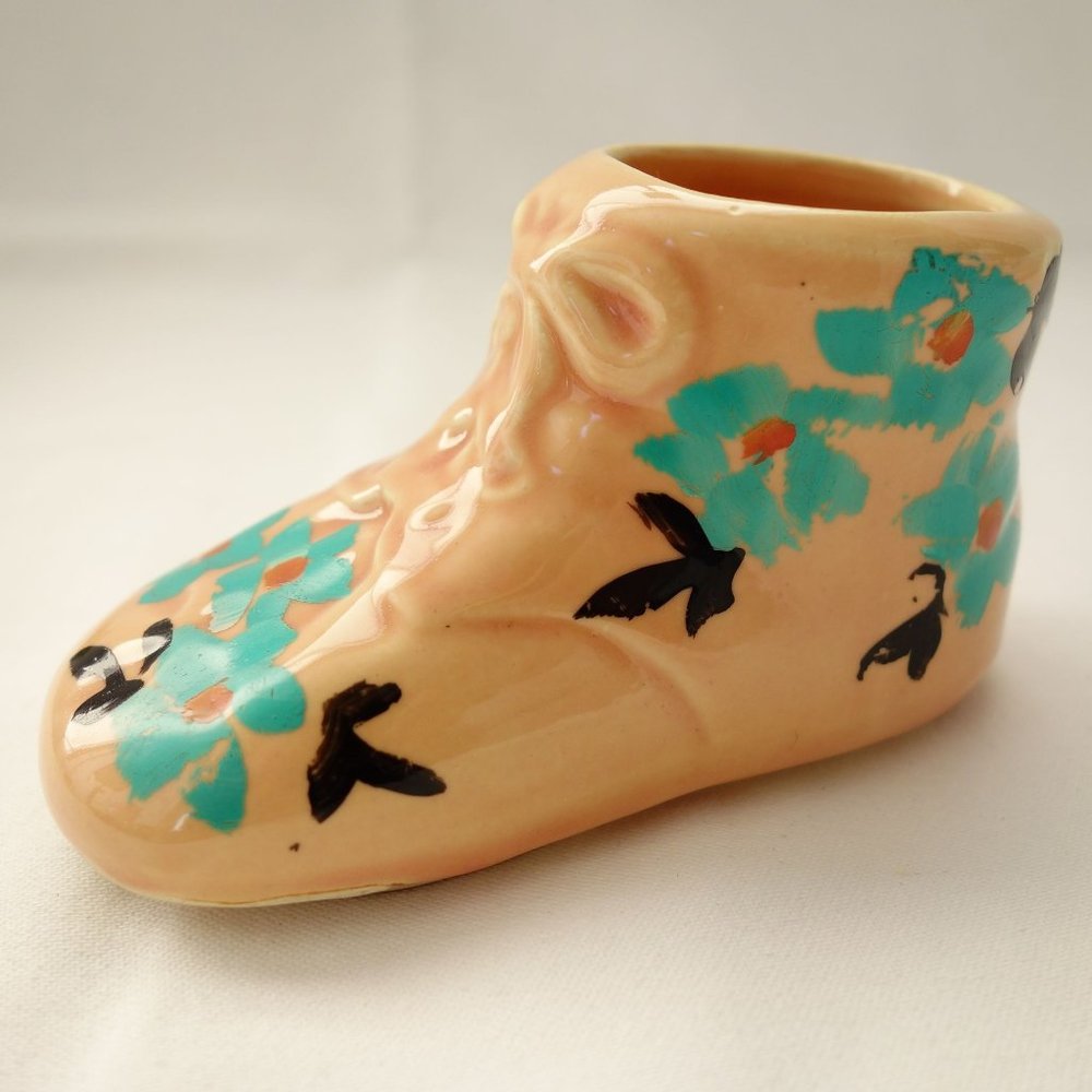 Vintage Miniature High Glaze Hand Painted Pink Ceramic Baby Shoe‎ USA